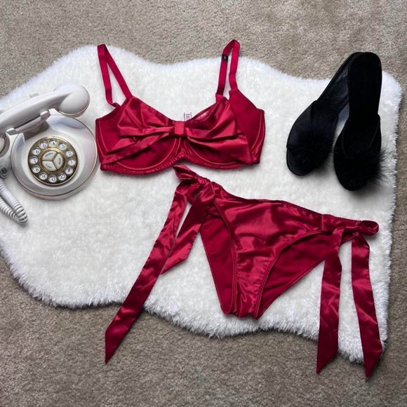 Victoria’s Secret bra top & matching panty set! - Picture 3 of 4